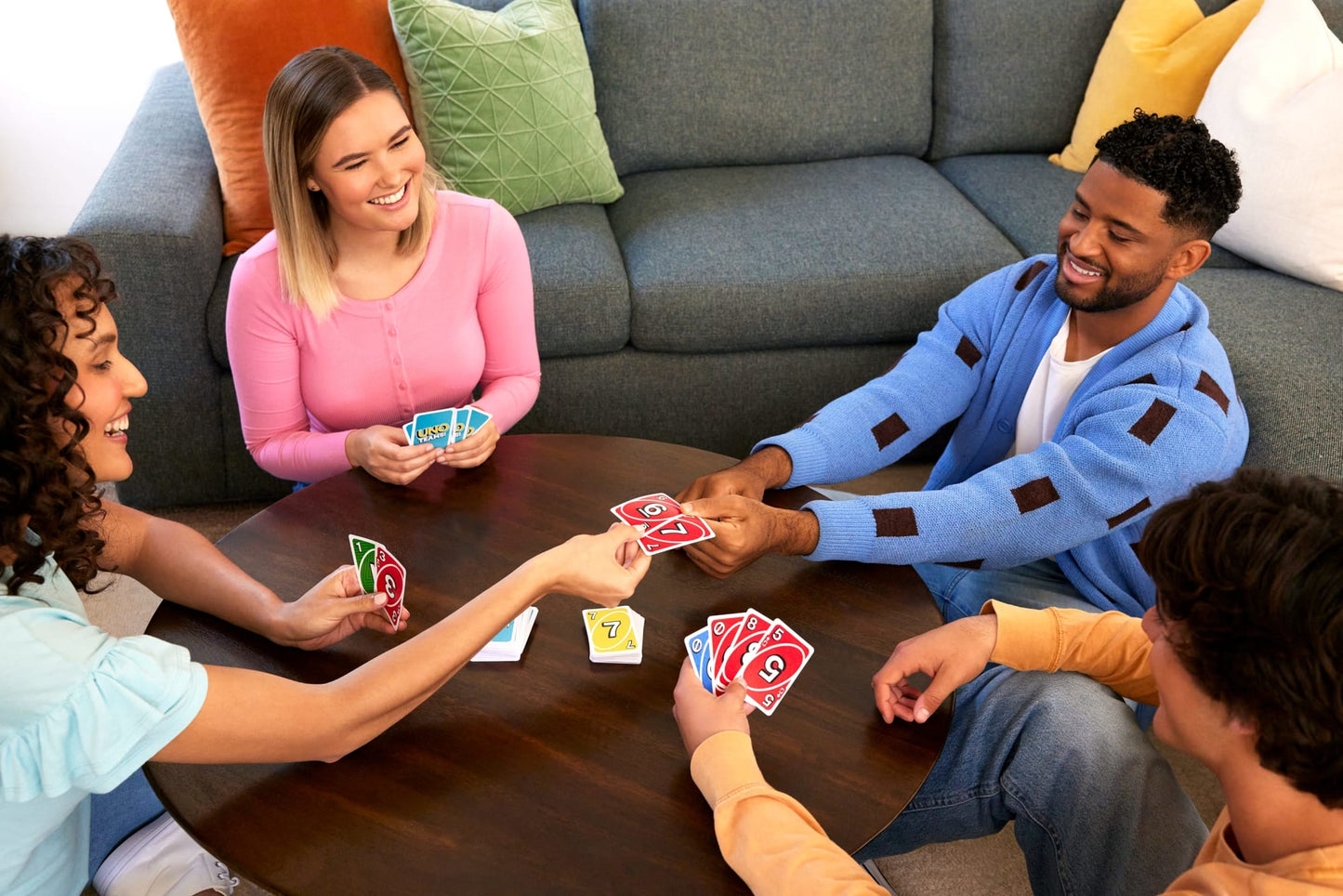 UNO Juego de Cartas Teams Empaque Metálico