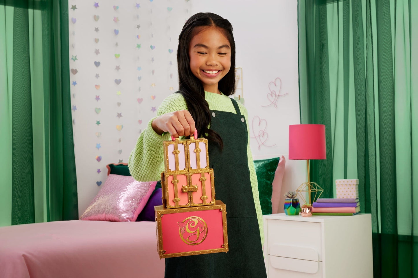 Universal Pictures’ Wicked Glinda's Glamorous Closet, 2 Unique Looks, Surprises & 13 Accessories