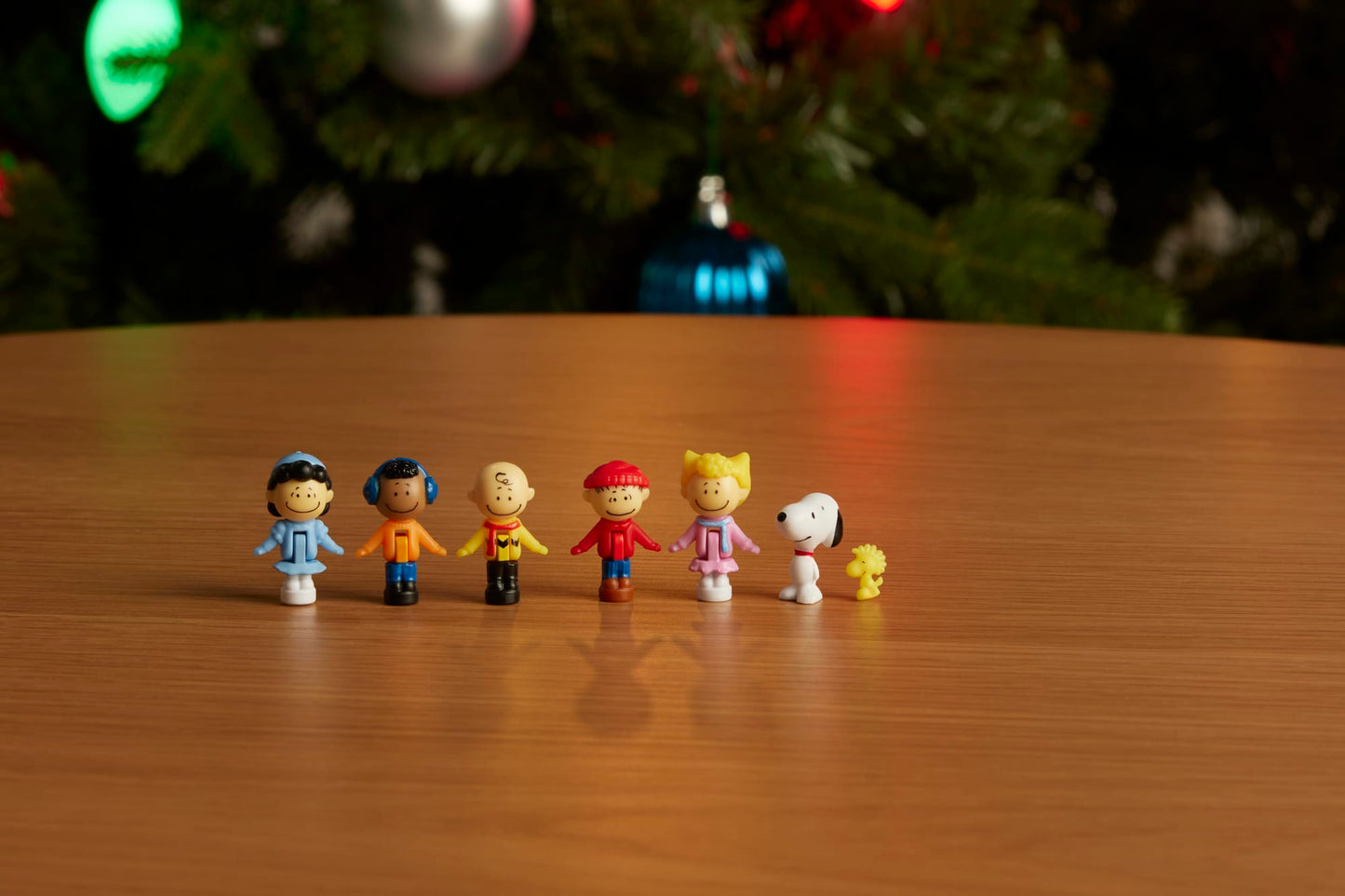 Polly Pocket Micro Dolls And Playset, Collector Peanuts Compact With 7 Accessories