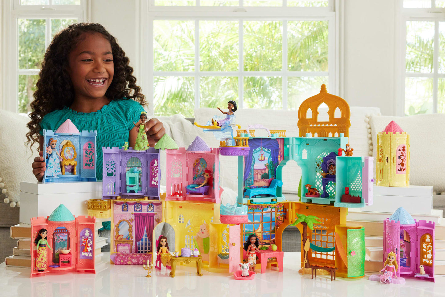 Princesses Disney  Tourelle Surprise  Petite Poupée, 5 Surprises